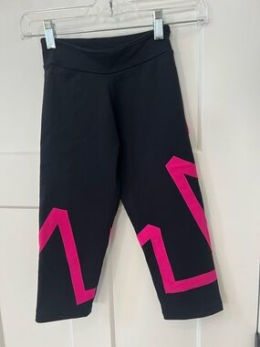 Black Capri Leggings with Pink Zigzag Accent